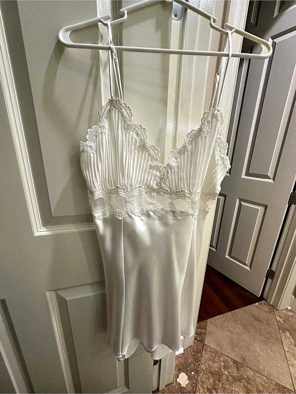 Linea Donatella Lace Trim Satin Chemise White Large Like NWOT
